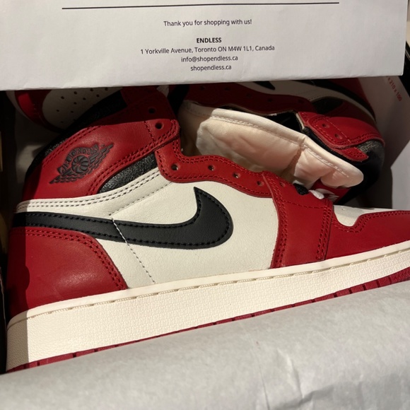 Air Jordan 1s “Lost and found” size 4Y - Picture 2 of 3